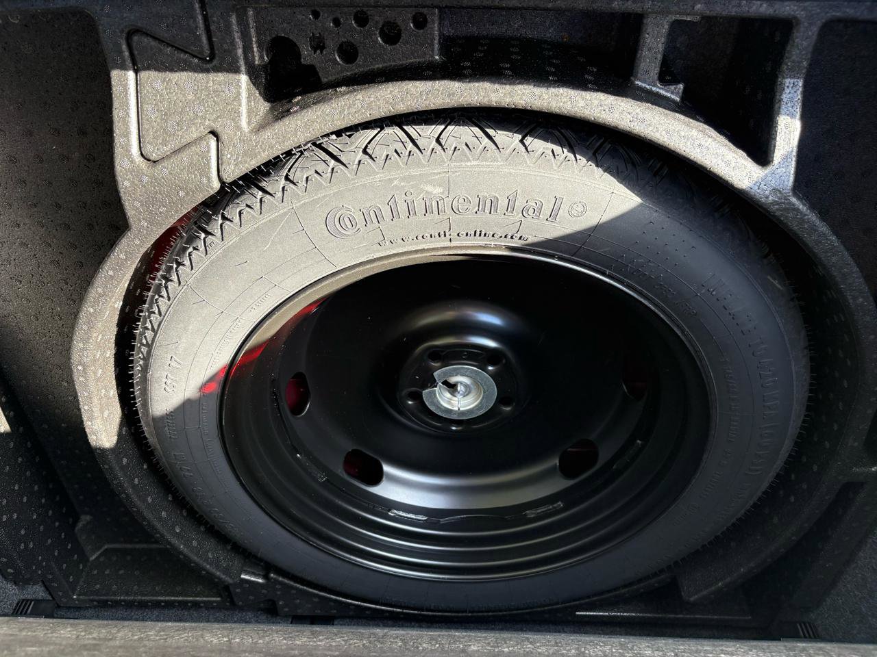 Used 2010 Volkswagen Tiguan S FWD image 40
