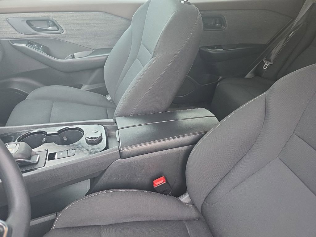 Used 2023 Nissan Rogue S image 18