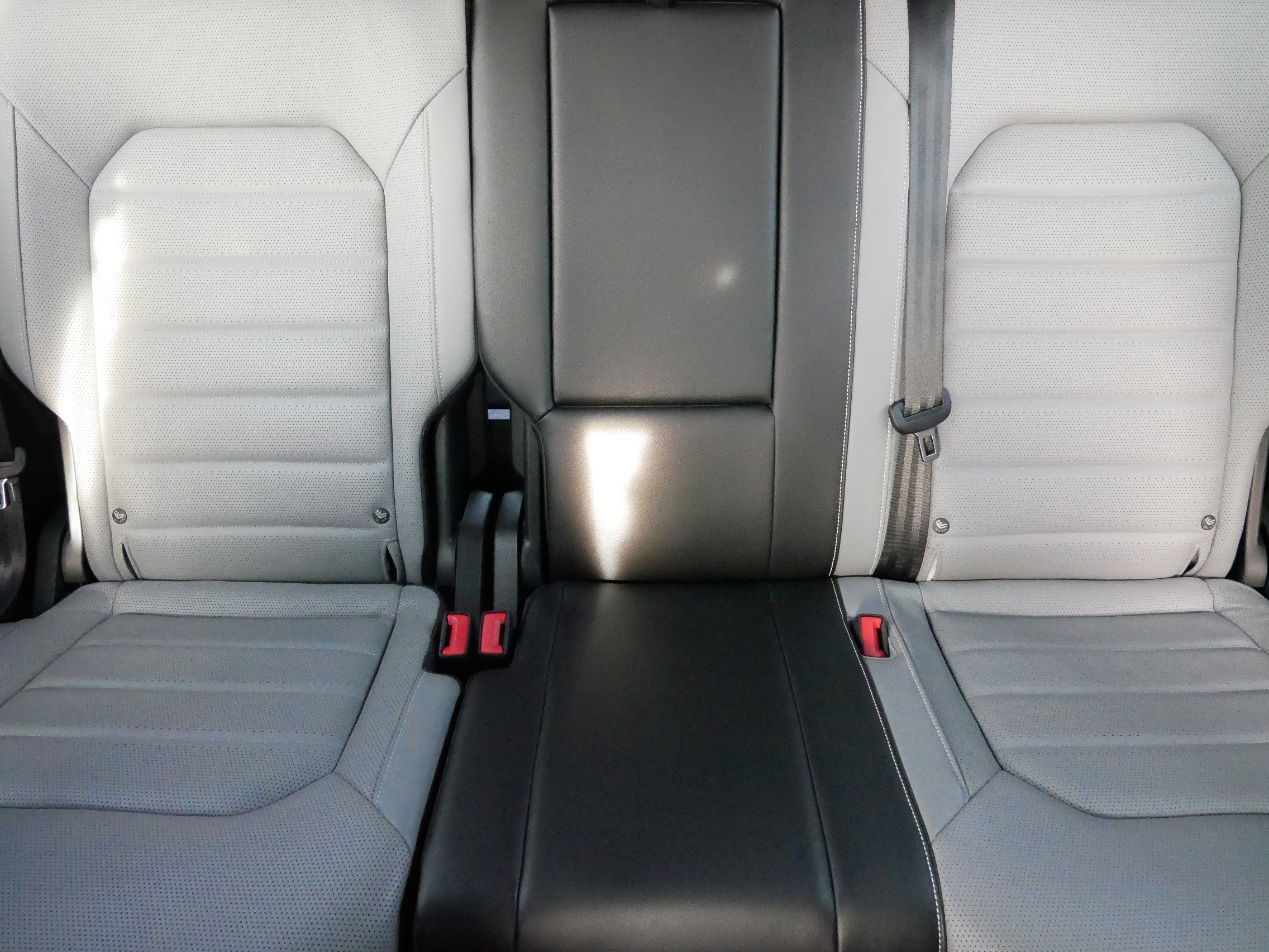 Used 2024 Volkswagen Atlas Cross Sport SEL R-Line image 13