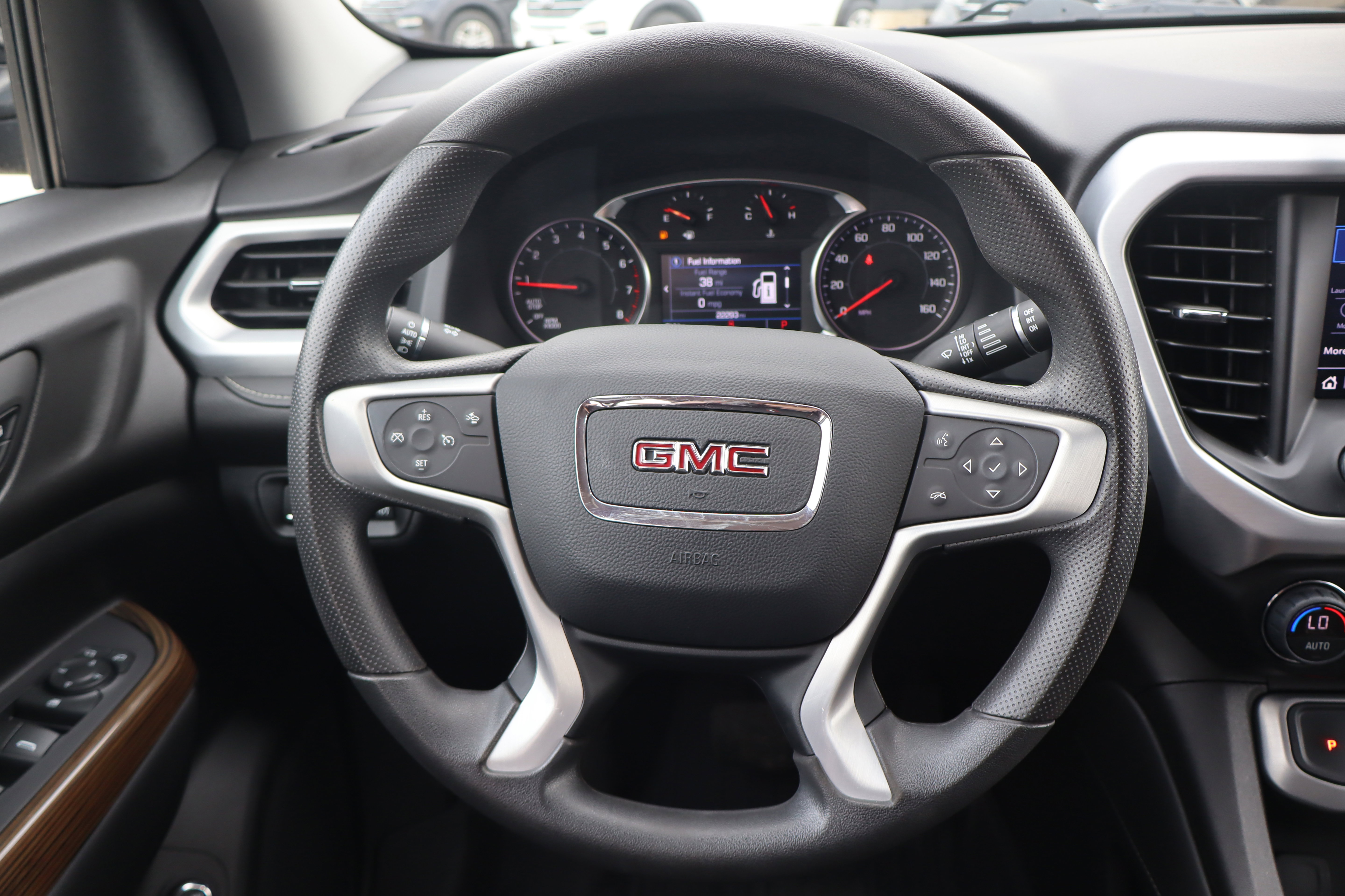 Used 2023 GMC Acadia SLE w/ Driver Convenience Package AWD/4WD image 17