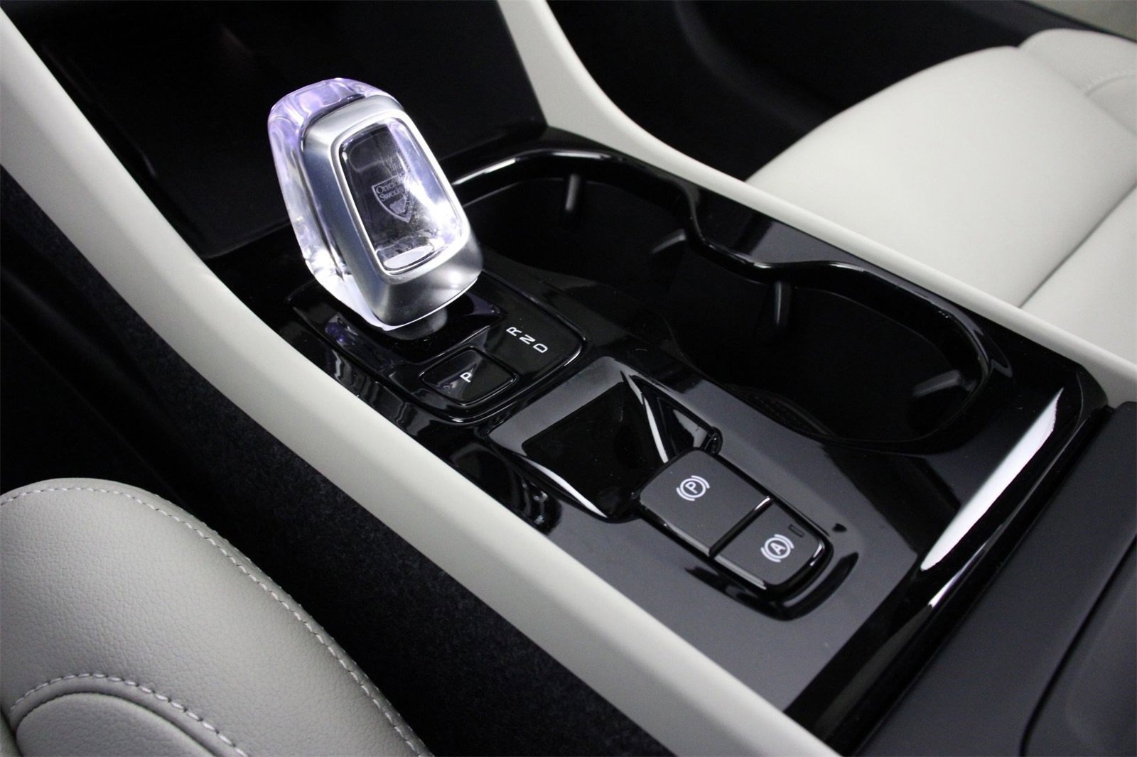 New 2026 Volvo XC40 B5 Plus w/ Protection Package Premier image 7