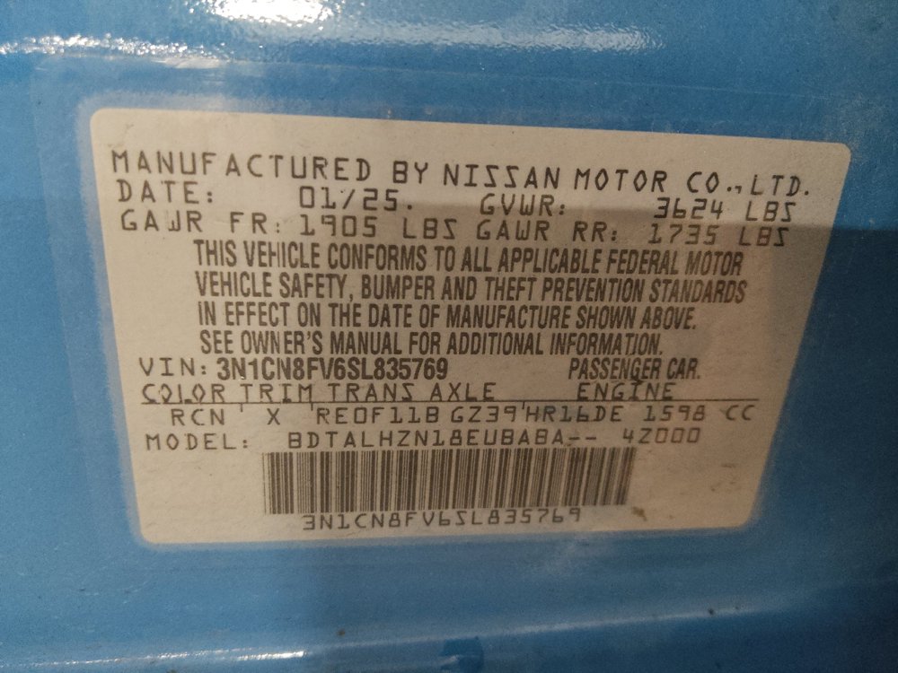 Used 2025 Nissan Versa SR FWD image 33