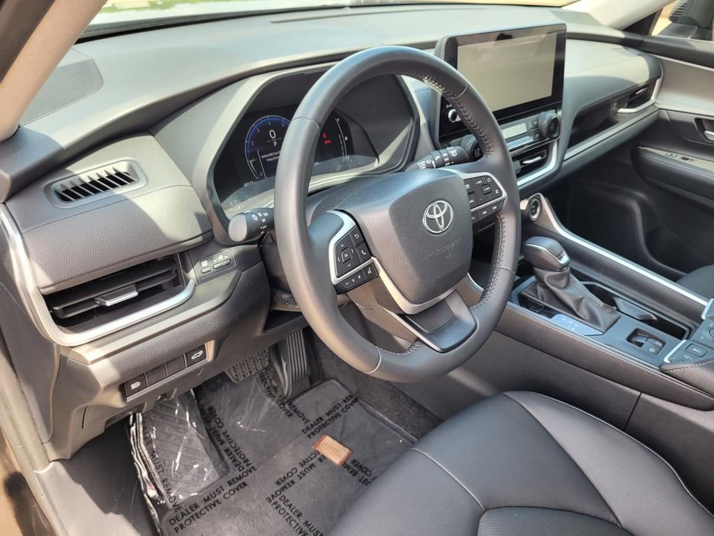Used 2024 Toyota Grand Highlander XLE FWD image 11