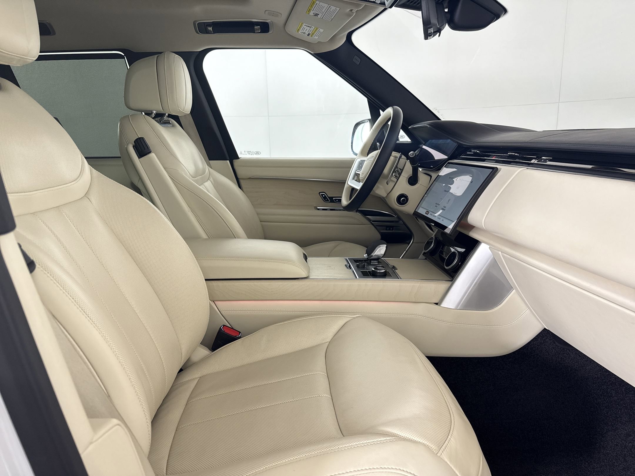 Used 2023 Land Rover Range Rover SE image 29