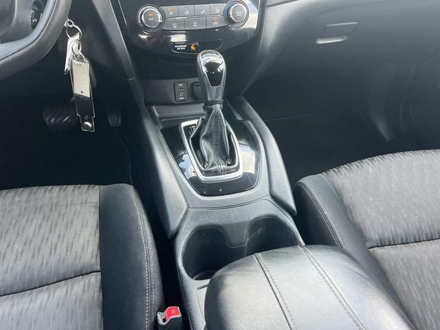 Used 2017 Nissan Rogue S FWD image 15