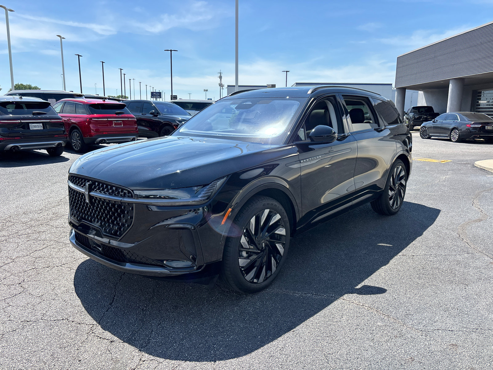 New 2026 Lincoln Nautilus Reserve w/ Jet Appearance Package AWD/4WD image 3