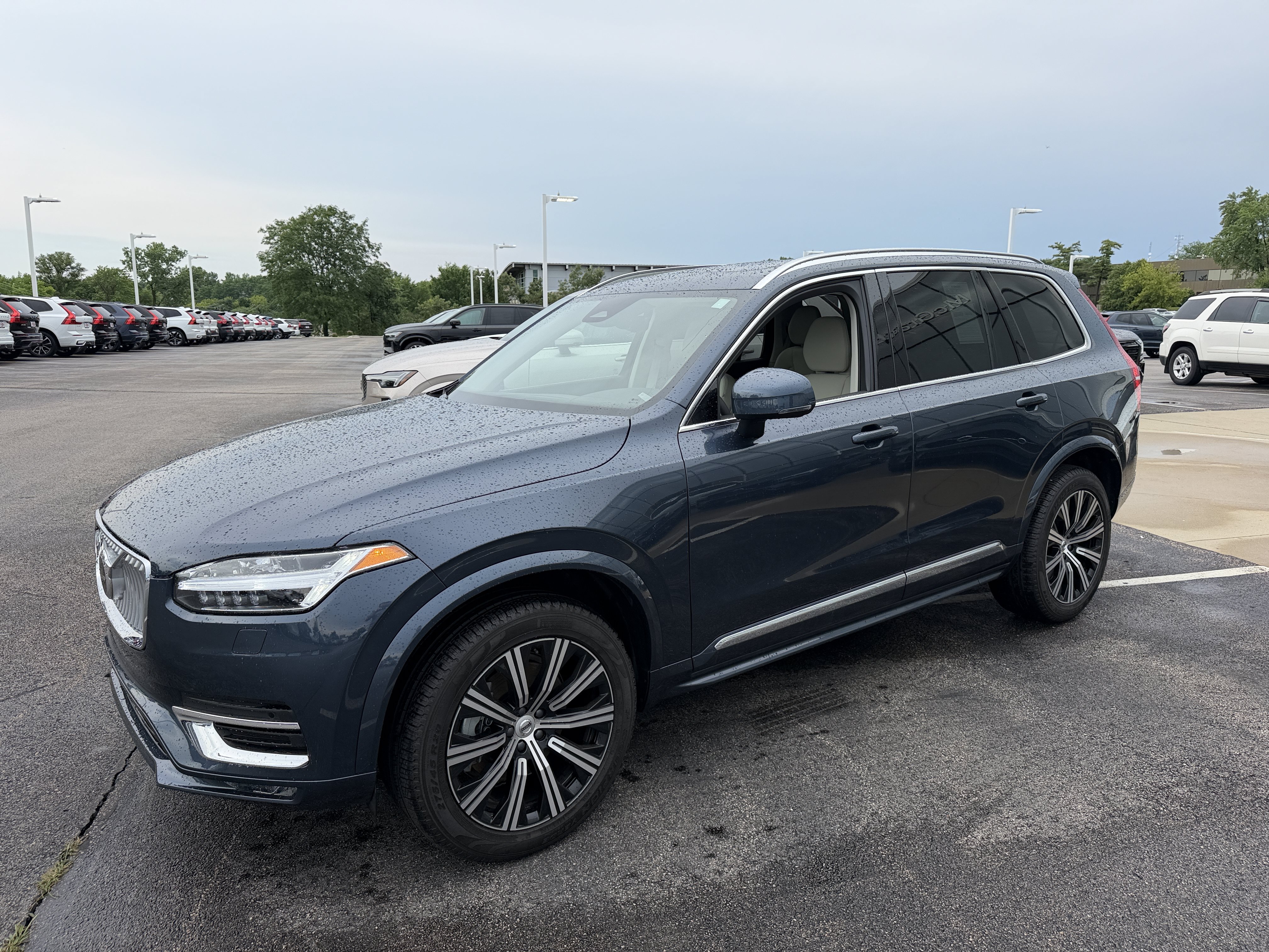 Used 2025 Volvo XC90 B5 Core w/ Protection Package Premier AWD/4WD image 4