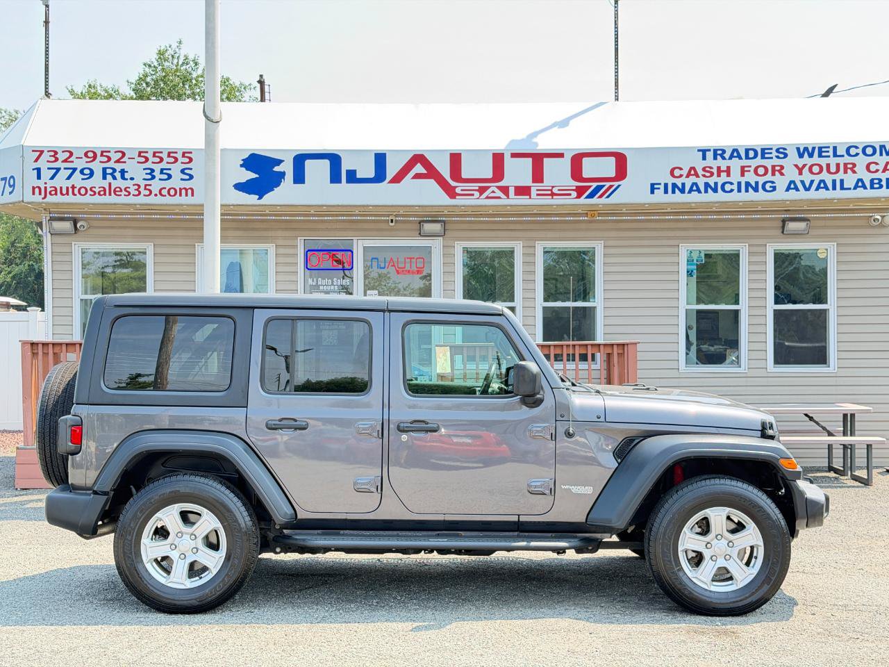 Used 2018 Jeep Wrangler Unlimited Sport S AWD/4WD image 3