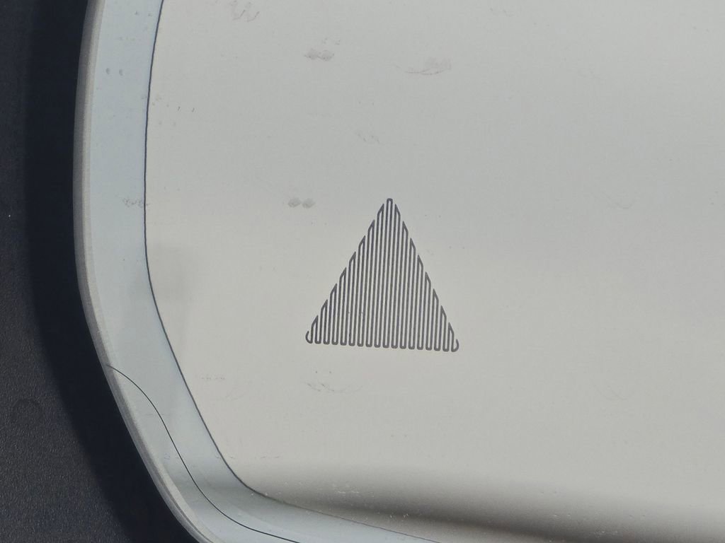 Used 2025 Mercedes-Benz GLC 300 4MATIC image 8