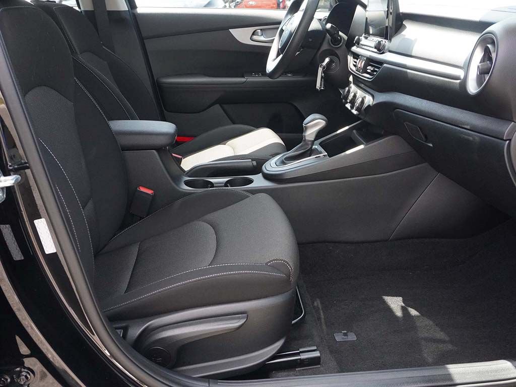 Used 2023 Kia Forte LXS FWD image 25