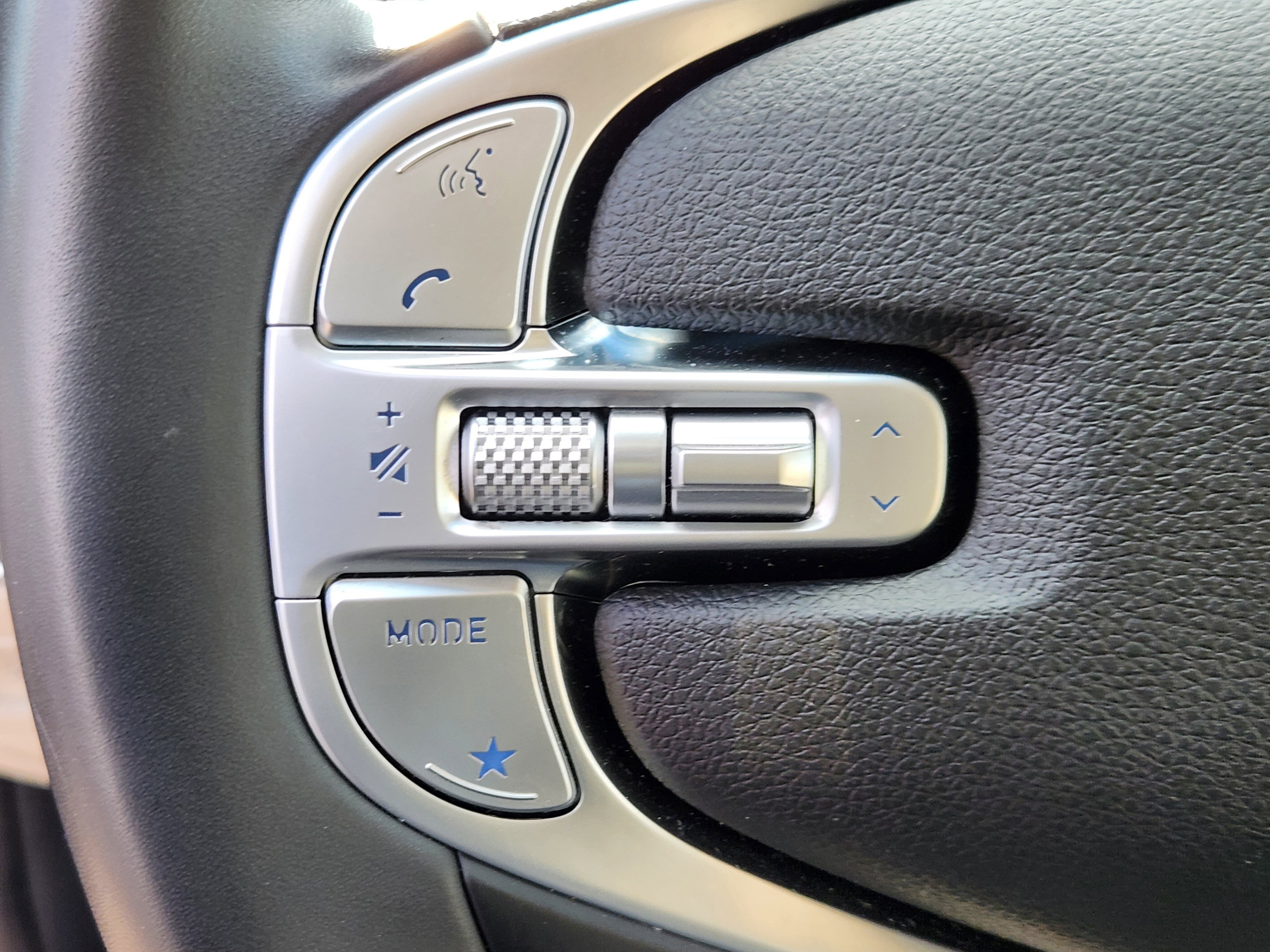 Used 2025 Genesis GV70 2.5T image 24