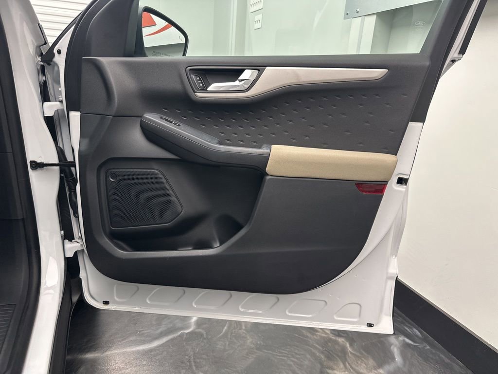 Used 2020 Ford Escape SE Sport image 10