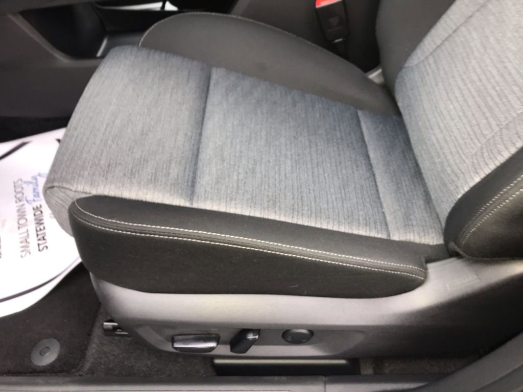 Used 2023 Nissan Rogue SV image 12