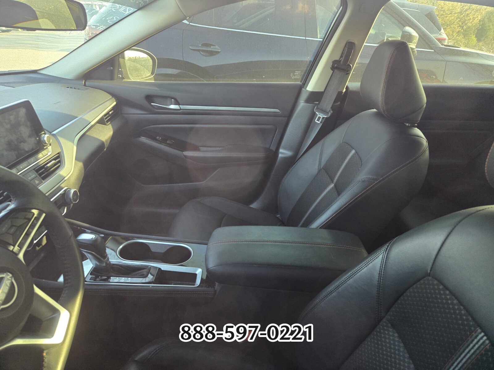 Used 2024 Nissan Altima 2.5 SR image 2