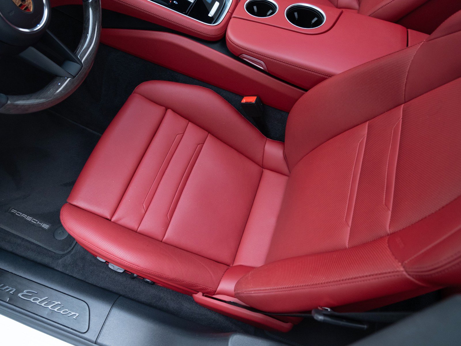 Certified 2023 Porsche Panamera Platinum Edition image 16