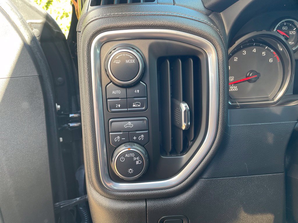 Used 2022 Chevrolet Silverado 1500 LT AWD/4WD image 17