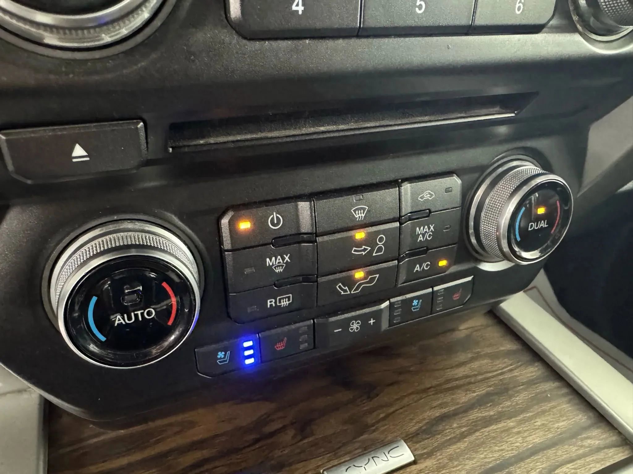 Used 2018 Ford F150 Lariat w/ Equipment Group 502A Luxury image 23