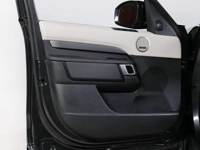 Used 2024 Land Rover Discovery Dynamic SE AWD/4WD image 25