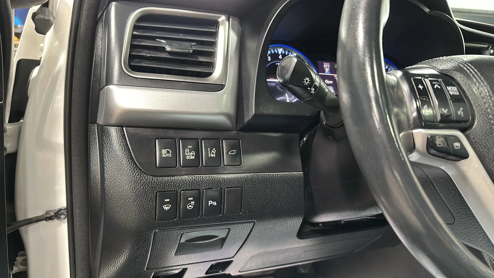 Used 2016 Toyota Highlander Limited Platinum AWD/4WD image 31