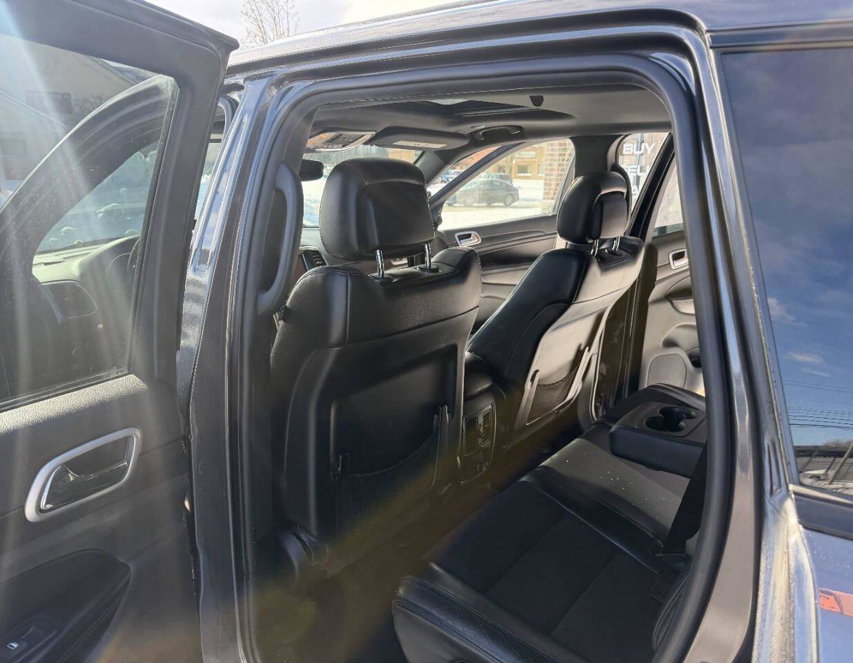 Used 2018 Jeep Grand Cherokee Altitude image 25