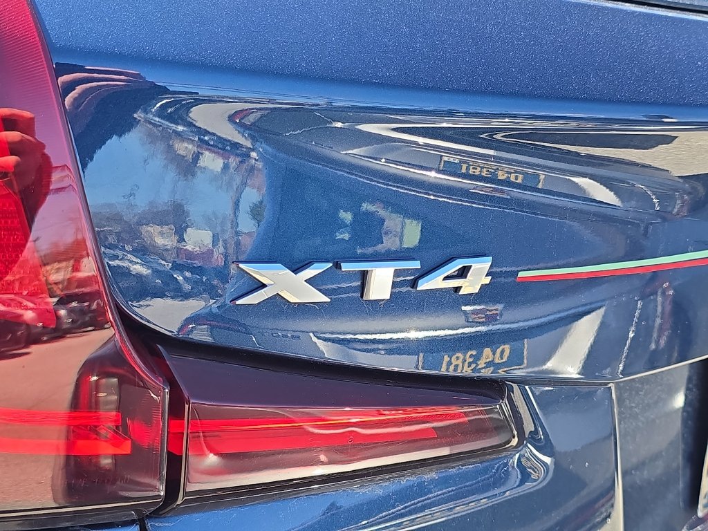 Used 2022 Cadillac XT4 Premium Luxury w/ Enhanced Visibility Package image 10