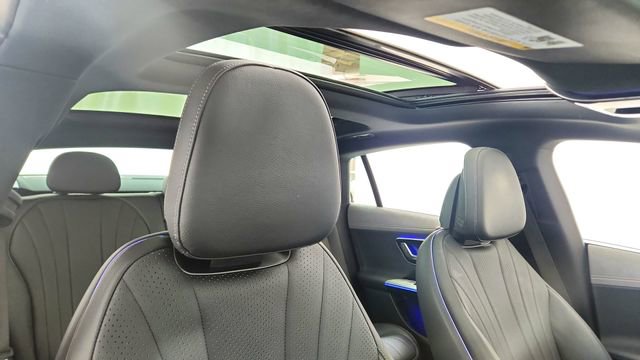 Used 2023 Mercedes-Benz EQE 500 4MATIC Sedan w/ Digital Light Package image 21