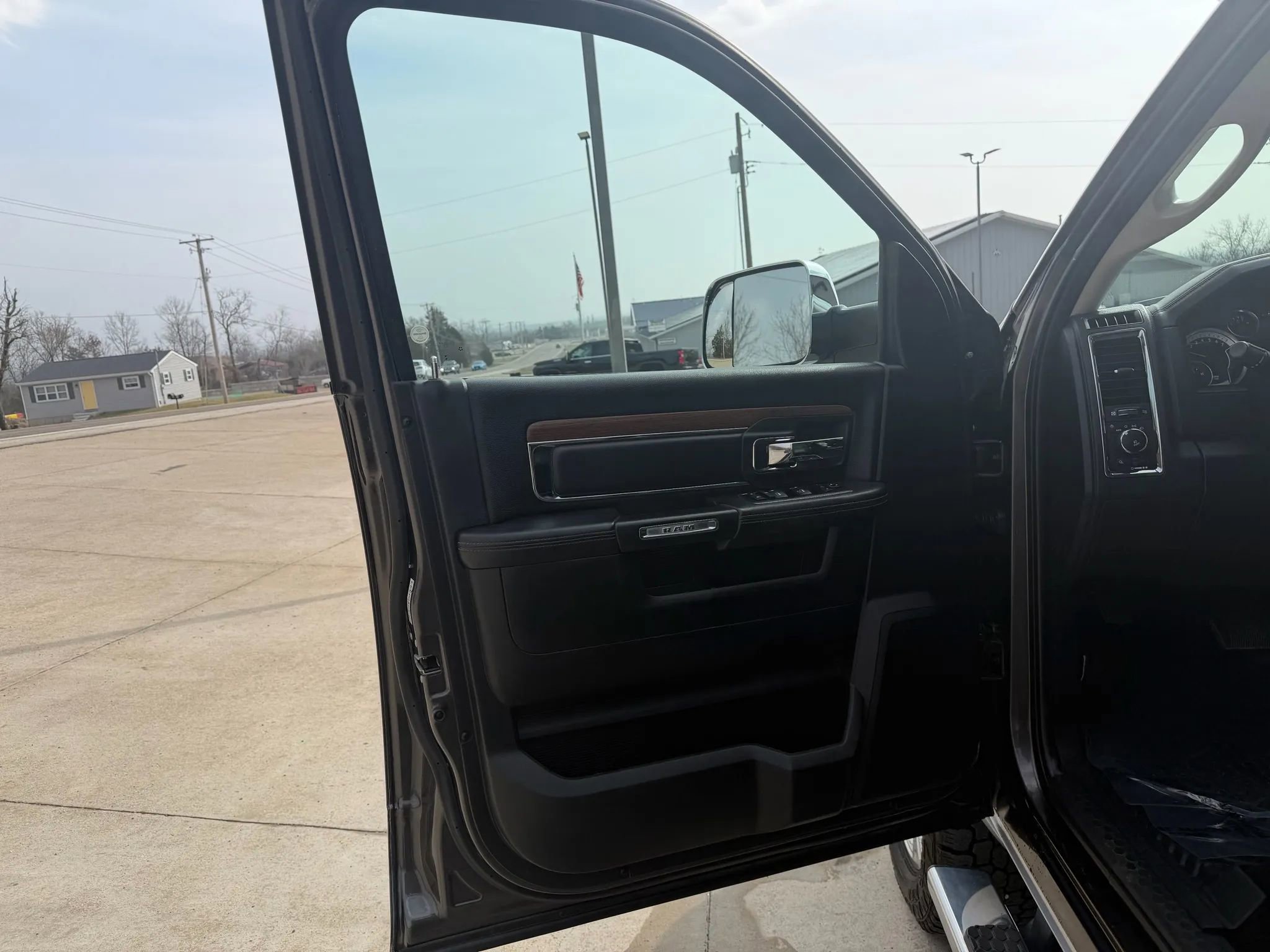 Used 2016 RAM 2500 Laramie w/ Convenience Group image 13