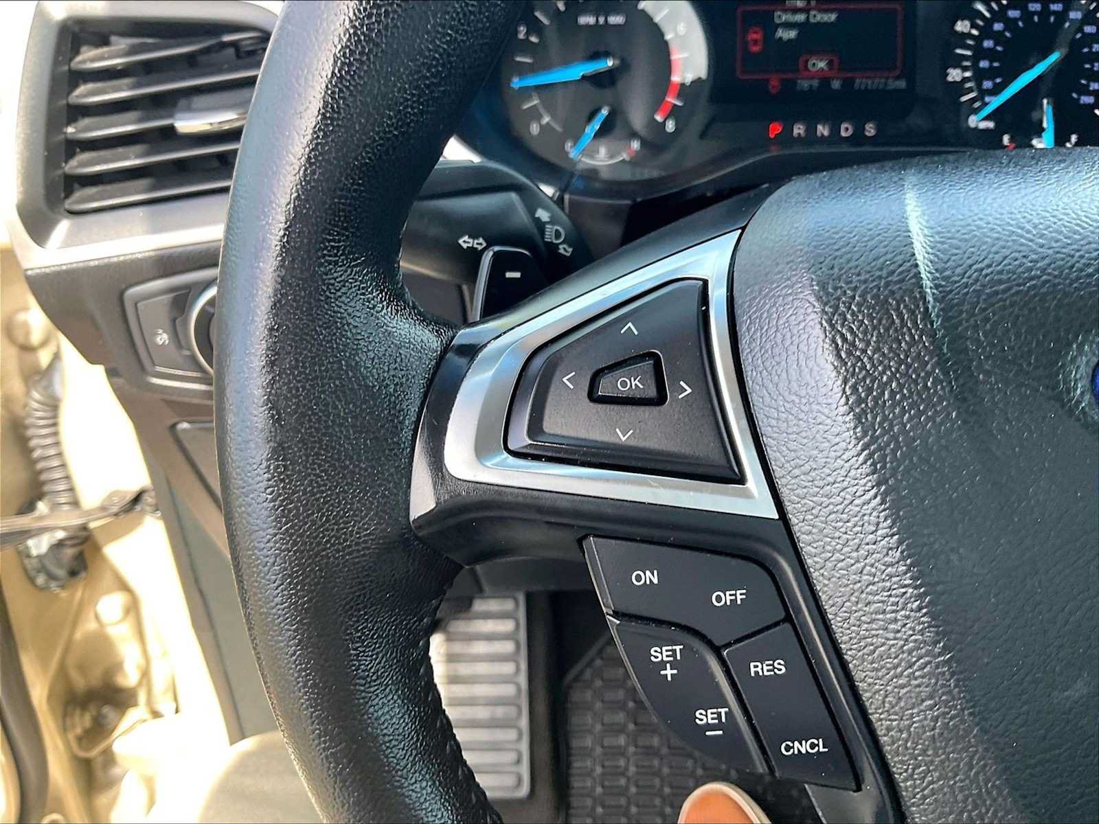 Used 2018 Ford Edge SEL FWD image 20