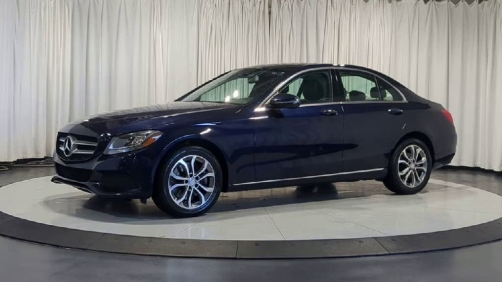 Used 2017 Mercedes-Benz C 300 4MATIC Sedan image 4