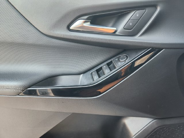 Used 2026 Chevrolet Equinox LT FWD image 24