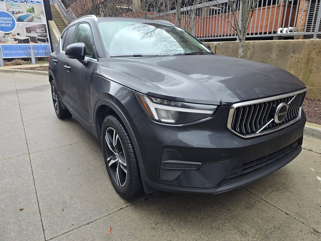 Used 2025 Volvo XC40 B5 Core image 7