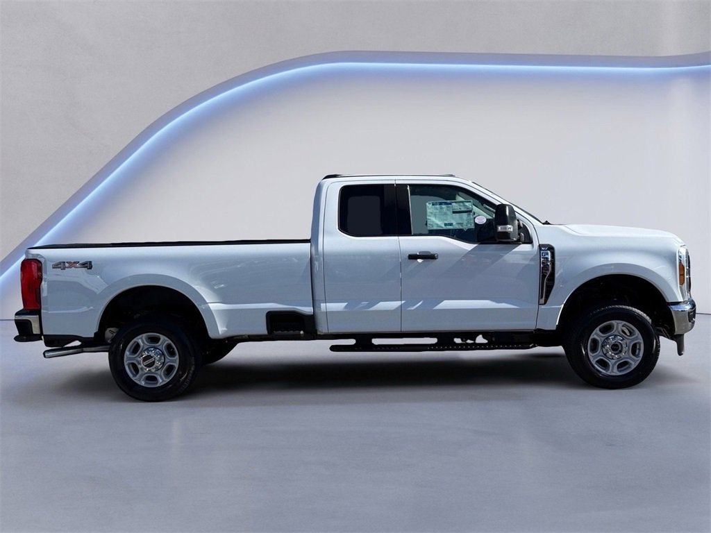 New 2026 Ford F350 XLT image 2