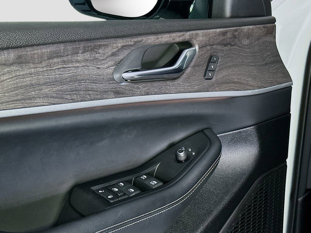 Certified 2024 Jeep Grand Cherokee Limited w/ Trailer Tow Package AWD/4WD image 16