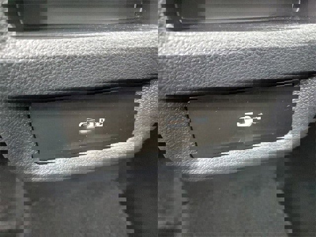 Certified 2025 Volkswagen Taos SE image 11