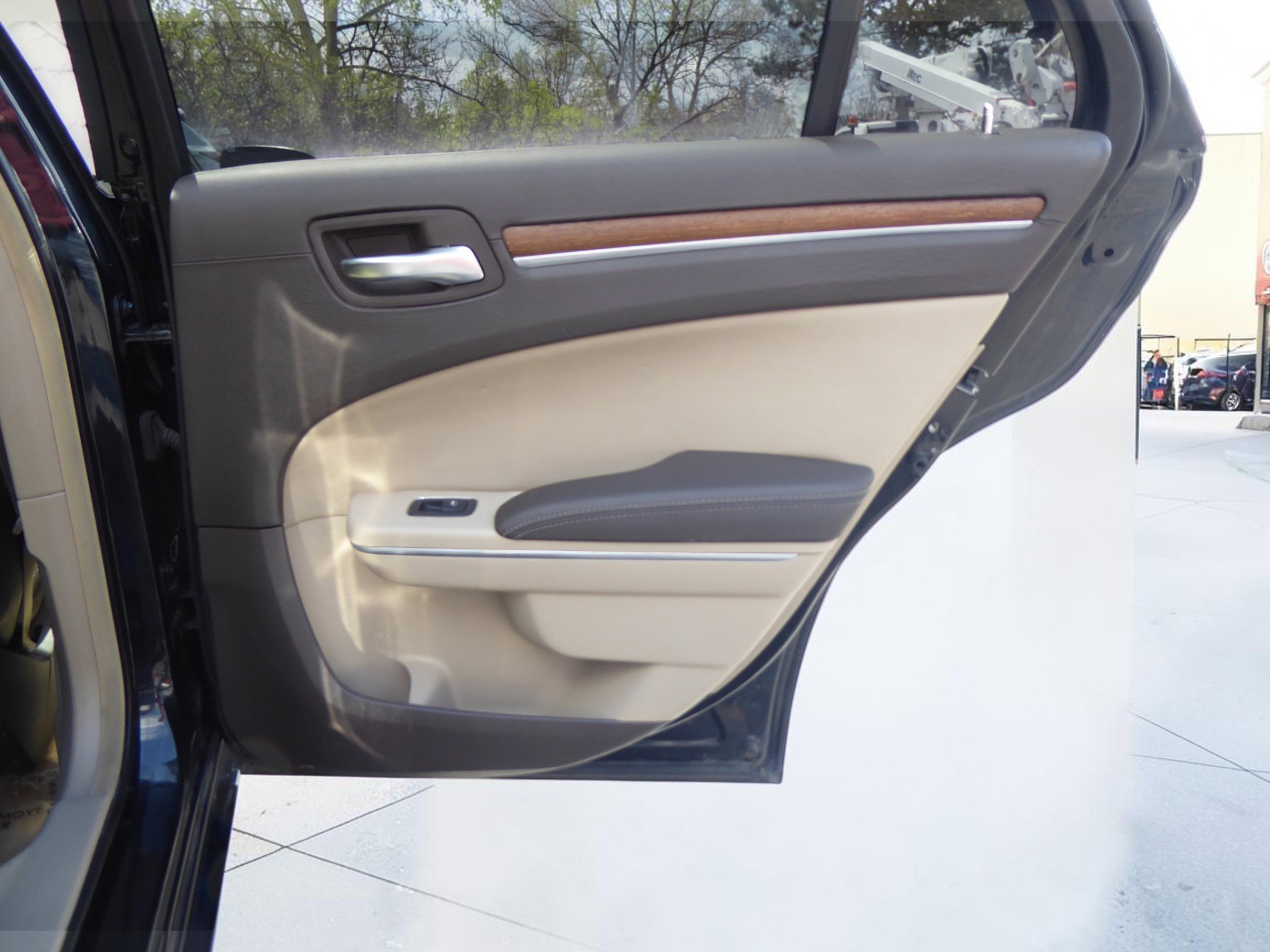 Used 2013 Chrysler 300 C Luxury Series AWD/4WD image 18