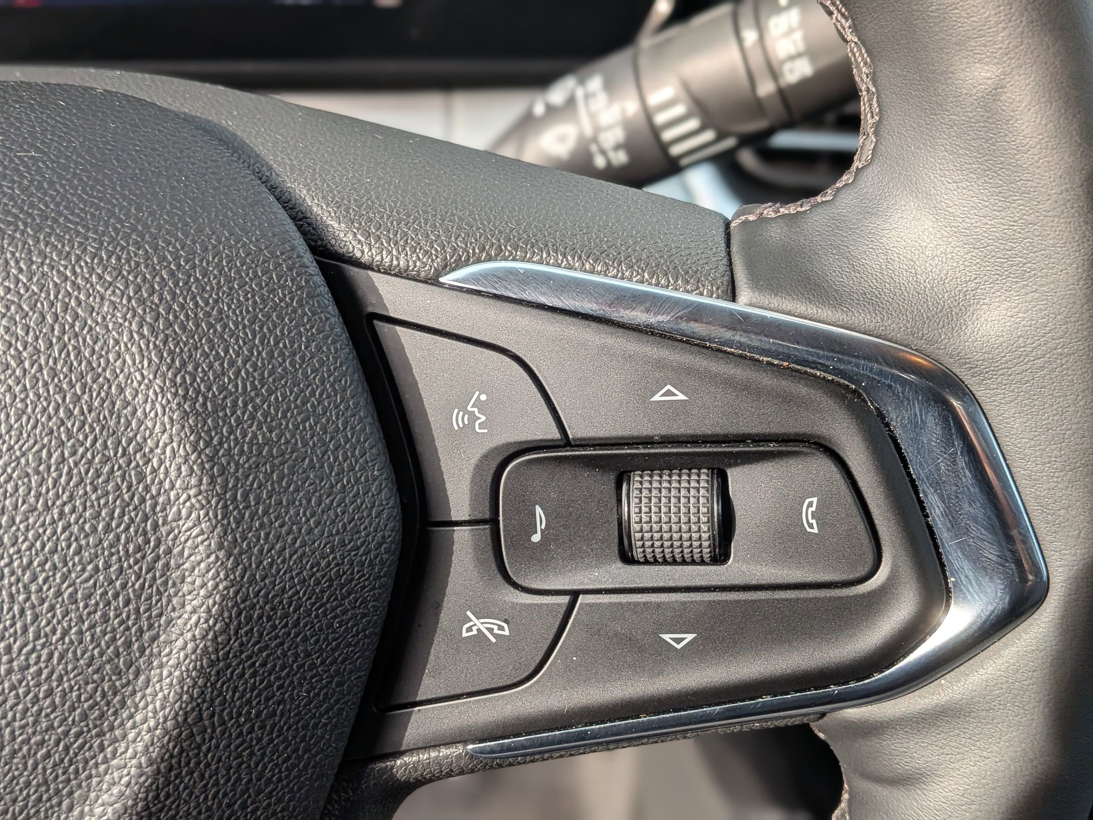 Certified 2025 Chevrolet Trax LT w/ LT Convenience Package image 23