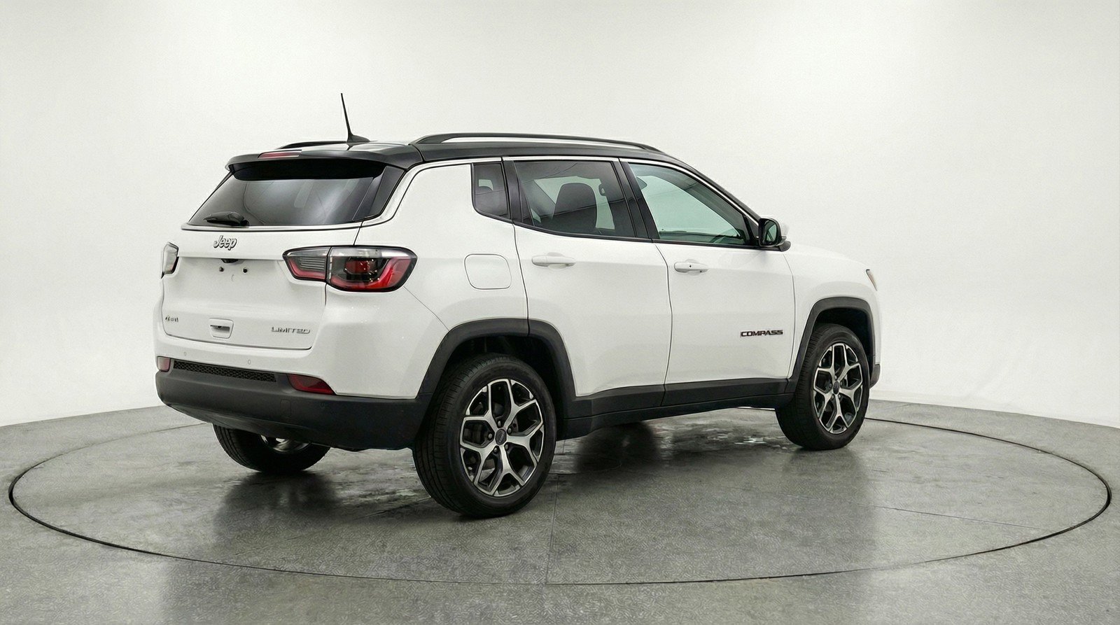 Used 2025 Jeep Compass Limited AWD/4WD image 9