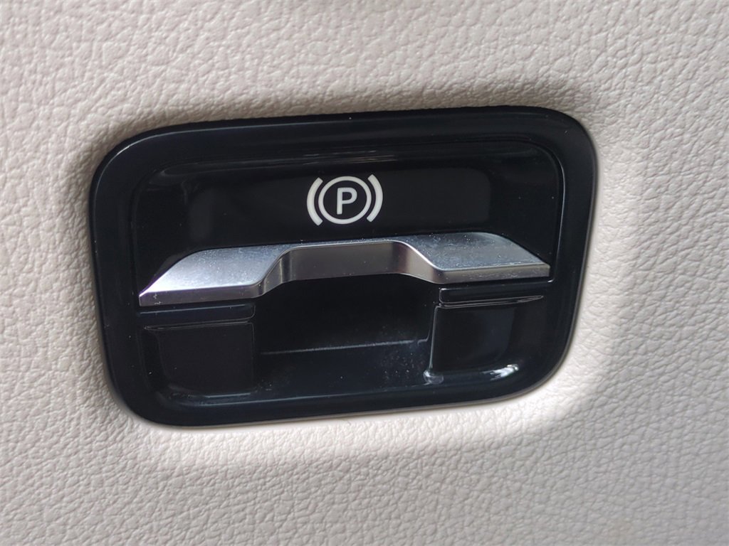 Used 2022 Mercedes-Benz C 300 Sedan image 25