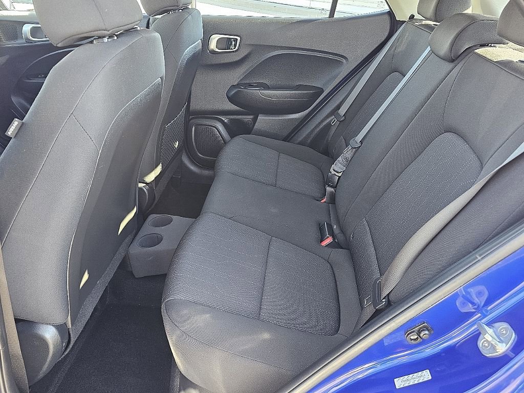 Used 2022 Hyundai Venue SE FWD image 19