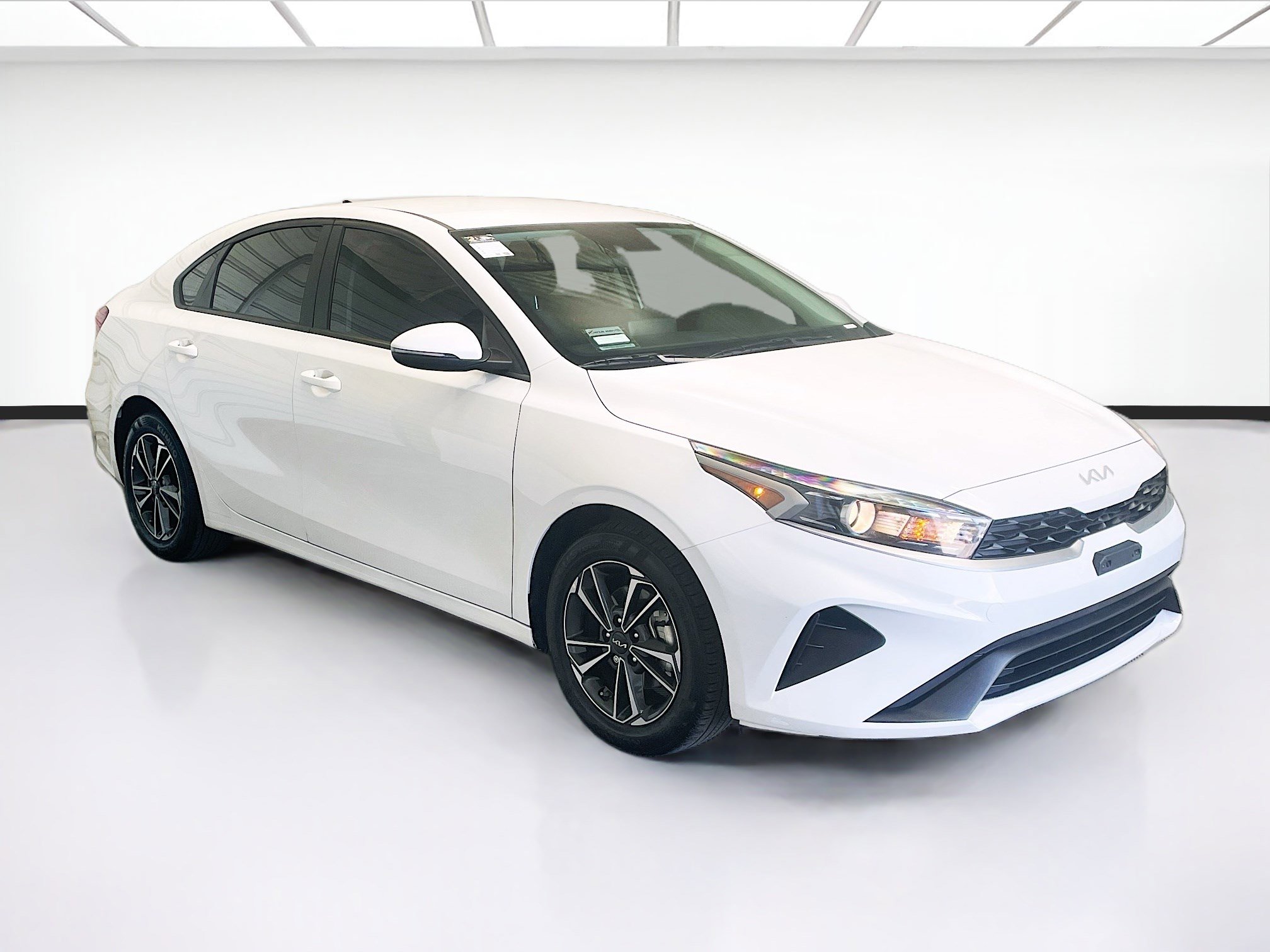 Used 2024 Kia Forte LXS w/ LXS Technology Package FWD image 3