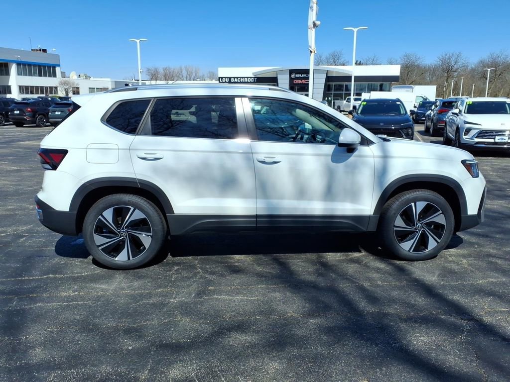 Used 2025 Volkswagen Taos SE AWD/4WD image 8
