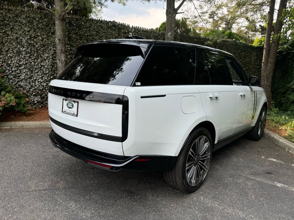 New 2025 Land Rover Range Rover SE image 4