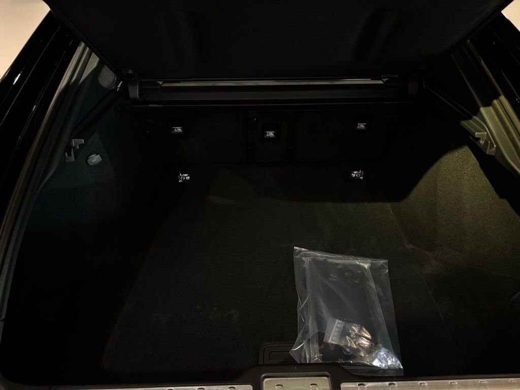 Used 2026 Porsche Panamera 4 image 40