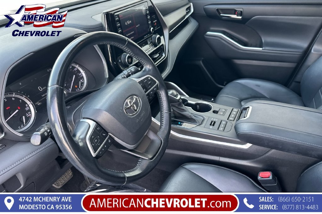 Used 2022 Toyota Highlander XLE AWD/4WD image 10
