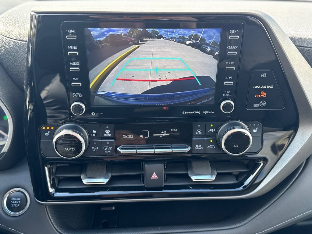 Used 2020 Toyota Highlander XLE image 16