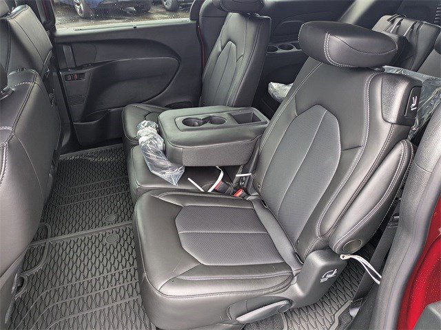 New 2026 Chrysler Pacifica Select image 23