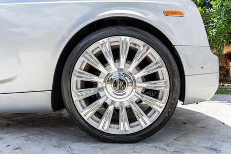 Used 2014 Rolls-Royce Phantom Drophead Coupe image 36
