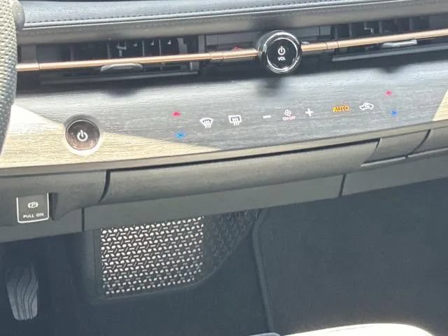 Used 2024 Nissan Ariya AWD image 18