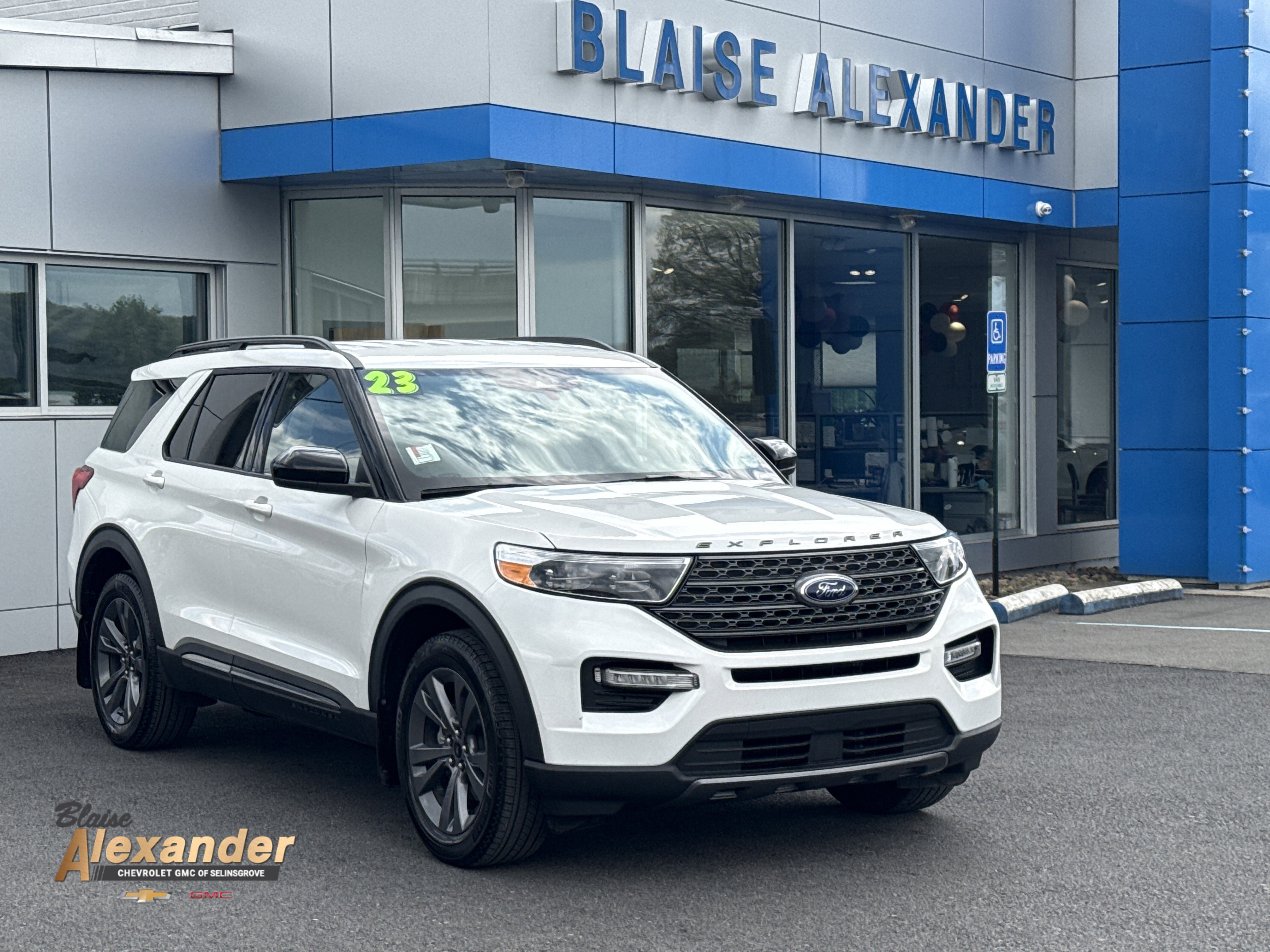 Used 2023 Ford Explorer XLT w/ Equipment Group 202A AWD/4WD image 1