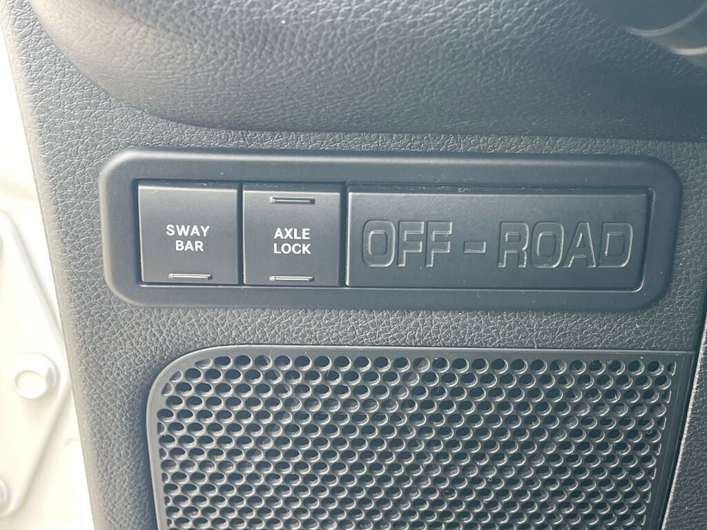 Used 2018 Jeep Wrangler Unlimited Rubicon w/ Cold Weather Group AWD/4WD image 18